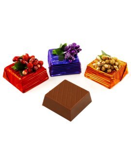 Oymalı Ahşap Kutu ve Çikolata